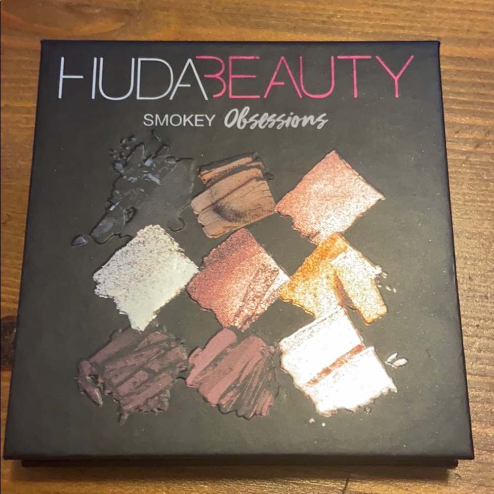 Huda Beauty Smokey Obsessions Eyeshadow Palette